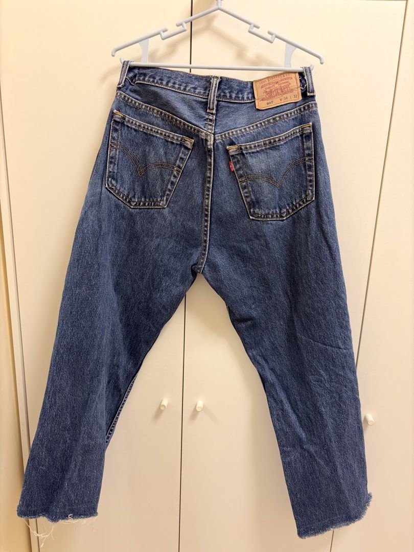 Levis mom jeans (Category: Jeans) located in Quezon City. Submitted by j.styles (Listing ID 1468677343, Image 2). Description: Length 39 inches.