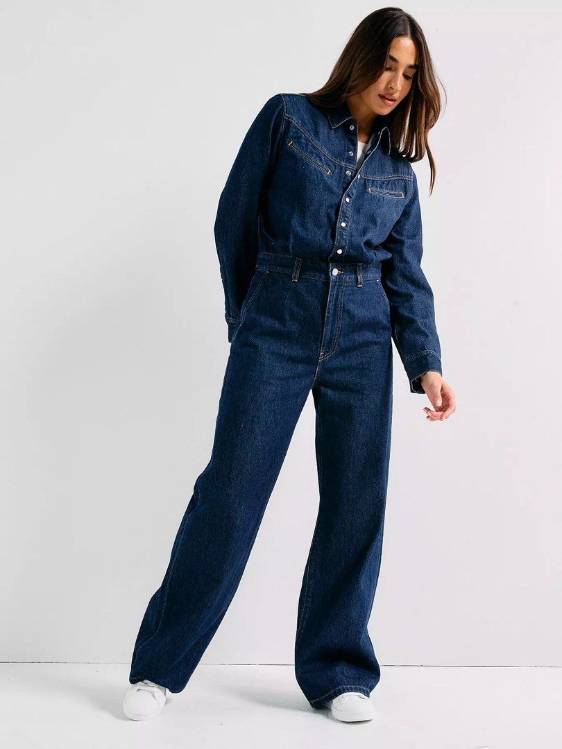 Levi’s Rinoa overalls with tags (Category: Coats, Jackets and Outerwear) located in Cebu City. Submitted by hk_love0818 (Listing ID 1468628560, Image 3). Description: Authentic and original Size M Shipping fee by buyer.