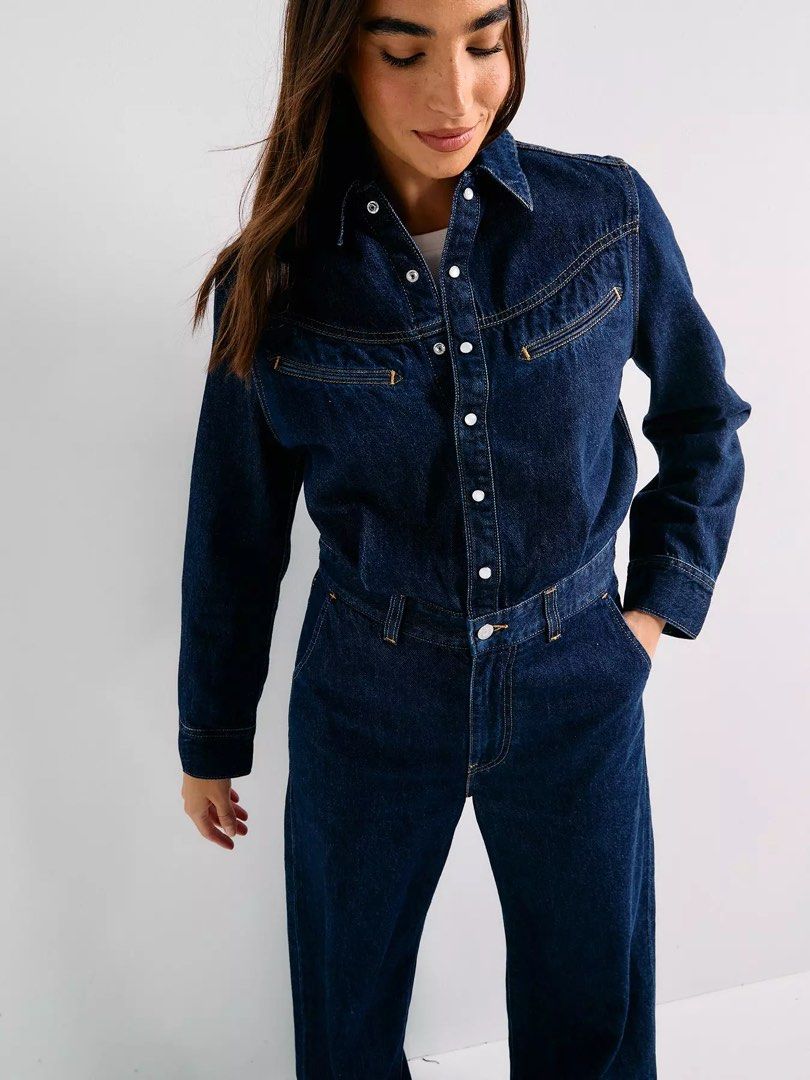Levi’s Rinoa overalls with tags (Category: Coats, Jackets and Outerwear) located in Cebu City. Submitted by hk_love0818 (Listing ID 1468628560, Image 2). Description: Authentic and original Size M Shipping fee by buyer.