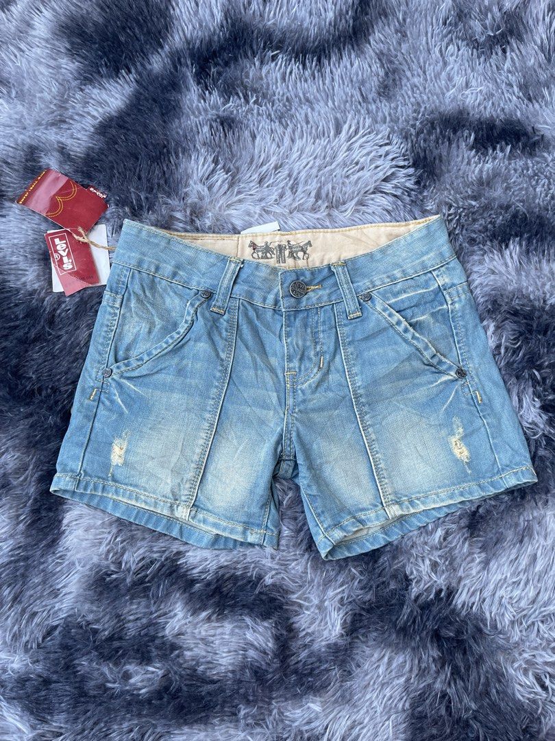 Levis shorts brand new (Category: Shorts) located in San Jacinto. Submitted by clothcartelph (Listing ID 1468563232, Image 1). Description: LEVIS SHORTS SIZE: 28 LEG HOLE: 9 WIDTH: 28 LENGTH: 10.5 ISSUE: ~ COLOR RATE: 10/10 CONDITION: BRAND NEW .