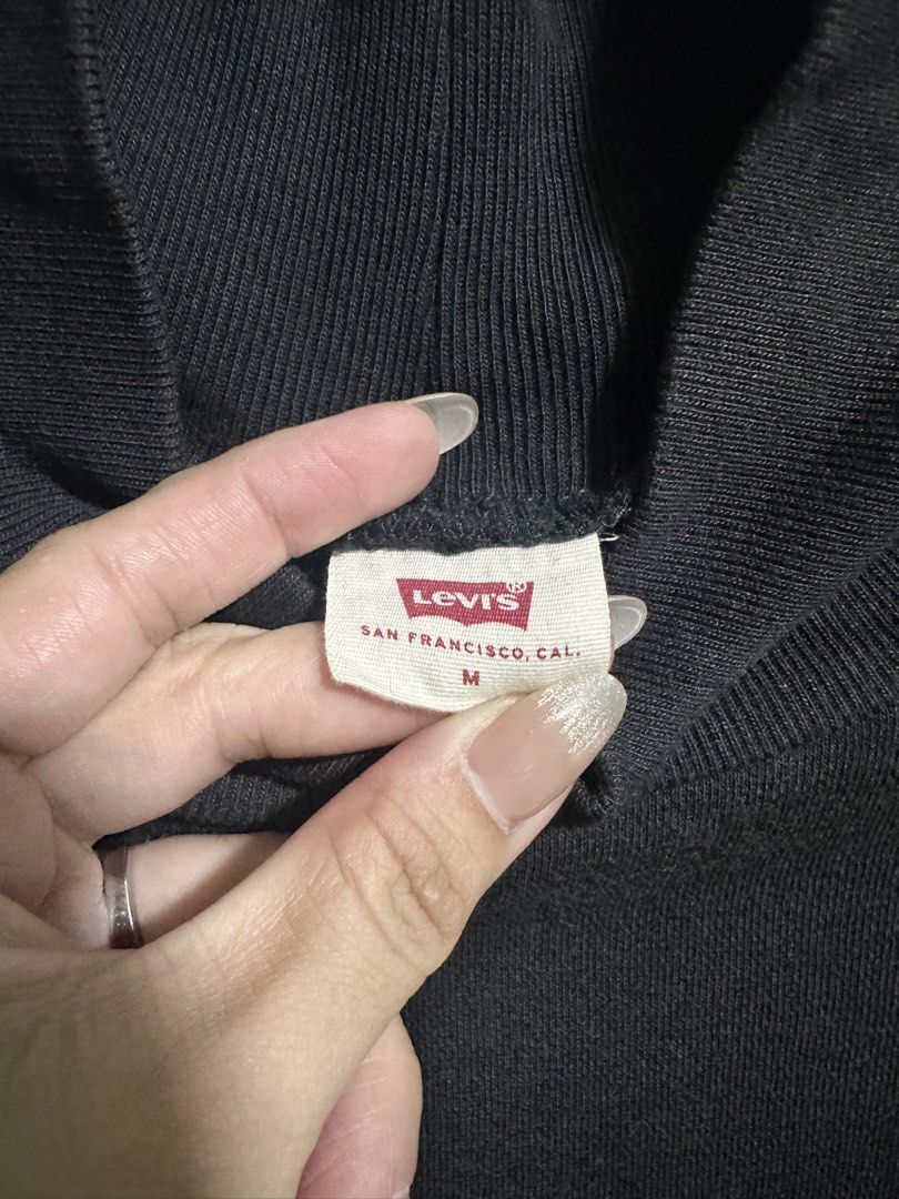 Levis Sweater (Category: Coats, Jackets and Outerwear) located in Manila. Submitted by love.lyxph (Listing ID 1468636904, Image 3). Description: Levi’s sweater.
