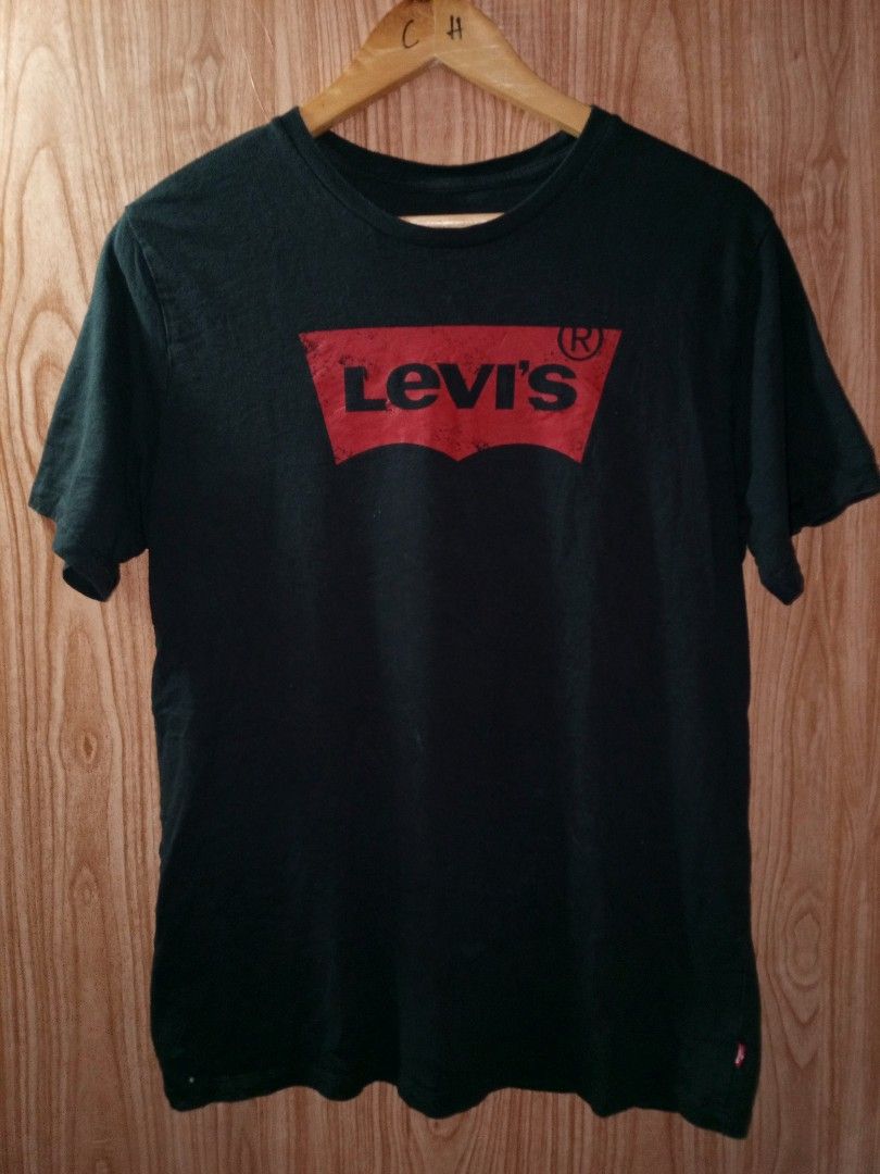 Levi's tee (Category: Tshirts & Polo Shirts ) located in Siquijor. Submitted by jallthi4_12345 (Listing ID 1468646351, Image 1). Description: 21 width 28 length excellent condition MOP-gcash JNT EXPRESS courier.