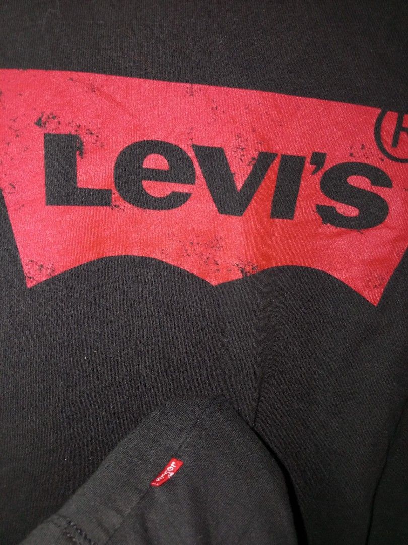 Levi's tee (Category: Tshirts & Polo Shirts ) located in Siquijor. Submitted by jallthi4_12345 (Listing ID 1468646351, Image 3). Description: 21 width 28 length excellent condition MOP-gcash JNT EXPRESS courier.