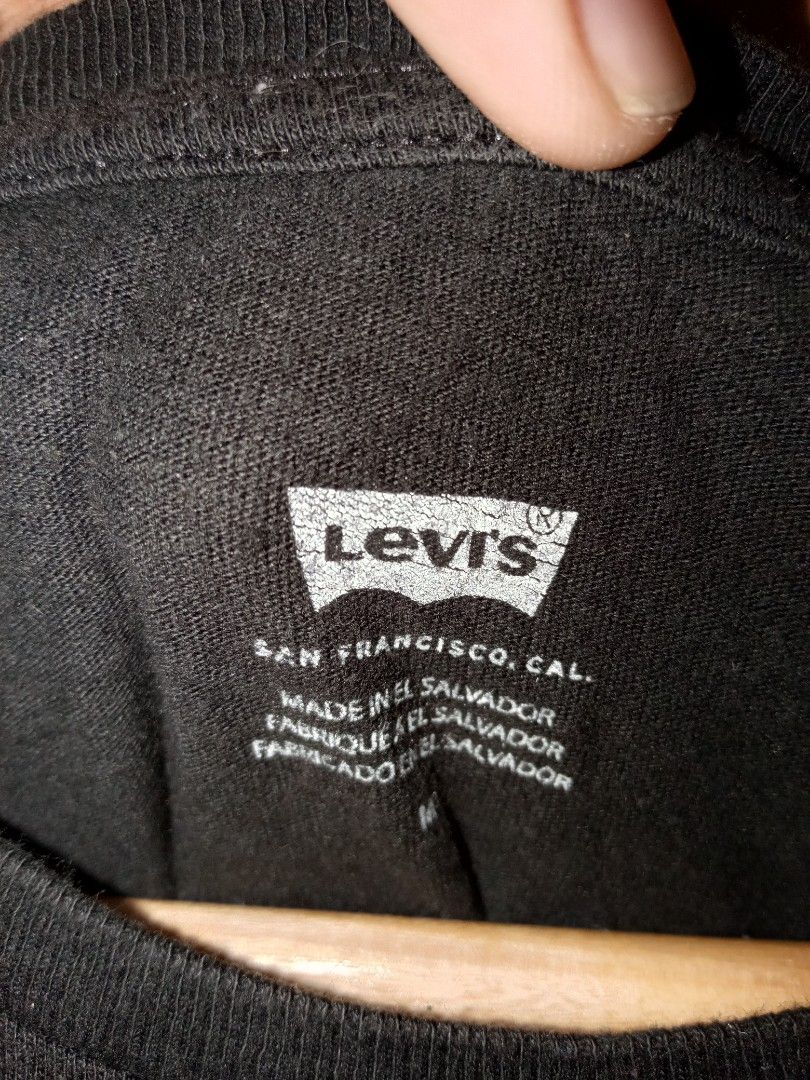 Levi's tee (Category: Tshirts & Polo Shirts ) located in Siquijor. Submitted by jallthi4_12345 (Listing ID 1468646351, Image 2). Description: 21 width 28 length excellent condition MOP-gcash JNT EXPRESS courier.
