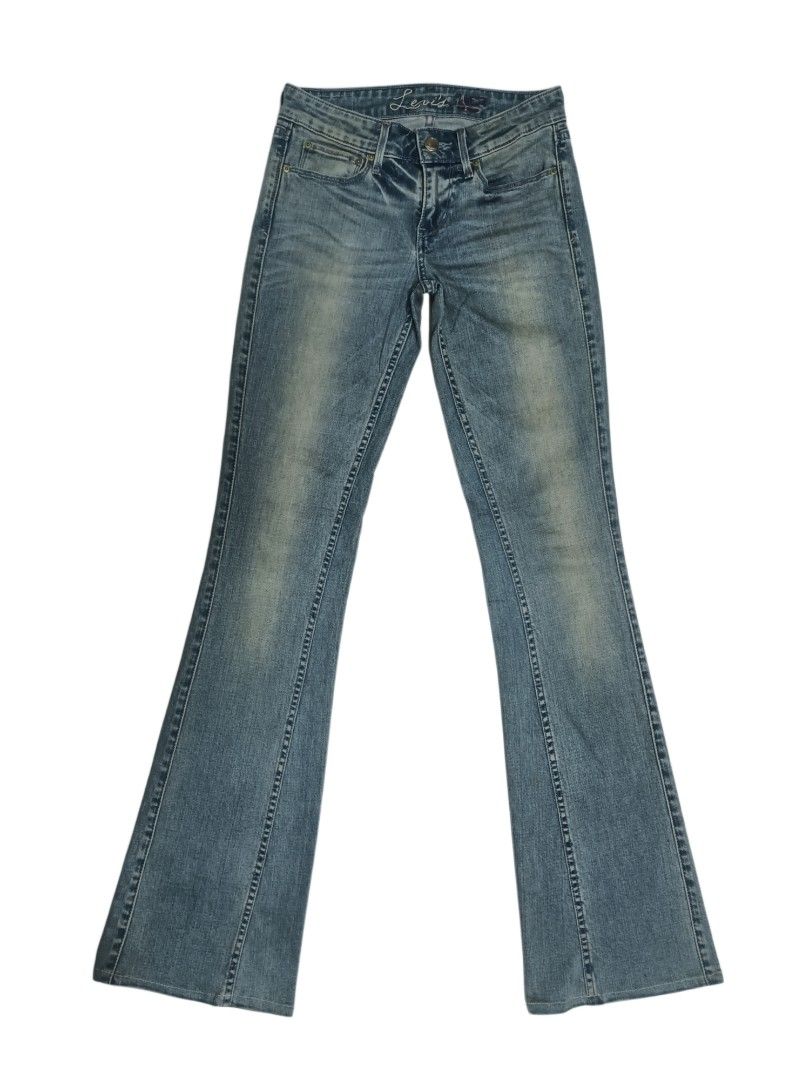 Levi's Women's Jeans (Category: Jeans) located in Bislig. Submitted by vanityarchives (Listing ID 1468604534, Image 1). Description: size 22-24 low waist vintage look pair with y2k tops for a nice look.