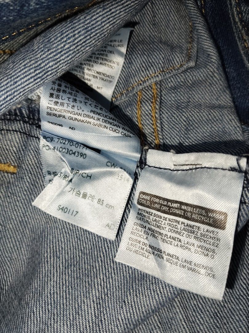 Levis Women's Trucker Denim Jacket (Category: Coats, Jackets and Outerwear) located in Mandaue City. Submitted by chaseandchast (Listing ID 1468701842, Image 3). Description: Elvis Women's Trucker Denim Jacket Small Width - 18 Length - 21 Excellent condition Color rate - 9.5/10 No issue plus shipping fee.
