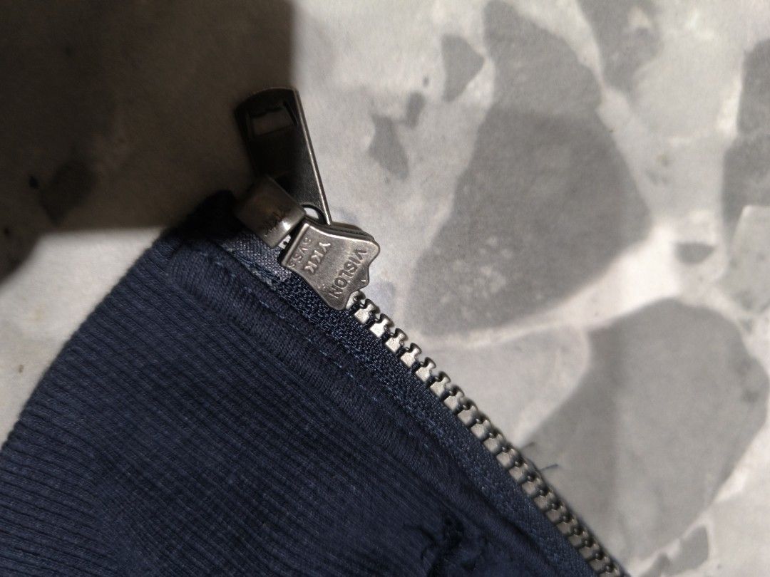 Levi's zip up hoodie (Category: Activewear) located in Davao. Submitted by gabriieeel (Listing ID 1468595043, Image 2). Description: Levi's hoodie zip up jacket Levi's logo at the front with no issue and unli refund.