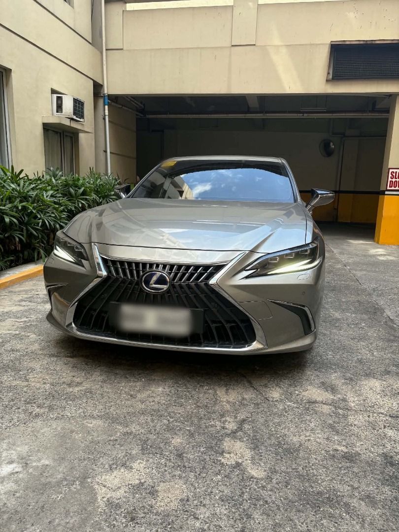 Lexus ES300h Luxury Hybrid (A) (Category: Used Cars) located in Quezon City. Submitted by mightydolphin_ec1304 (Listing ID 1468554935, Image 1). Description: 2022 lexus Es300 Hybrid 19k mileage Complete casa records 2.3 M No coding DIRECT BUYER ONLY .