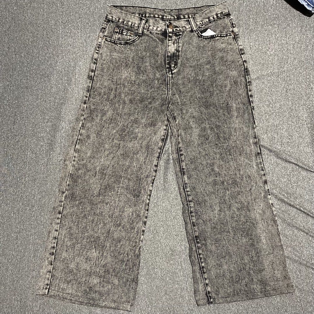 Light gray Denim Pants (Category: Jeans) located in Manila. Submitted by dustindustin (Listing ID 1468613531, Image 1). Description: Condition: 10/10 Size: 31-32.