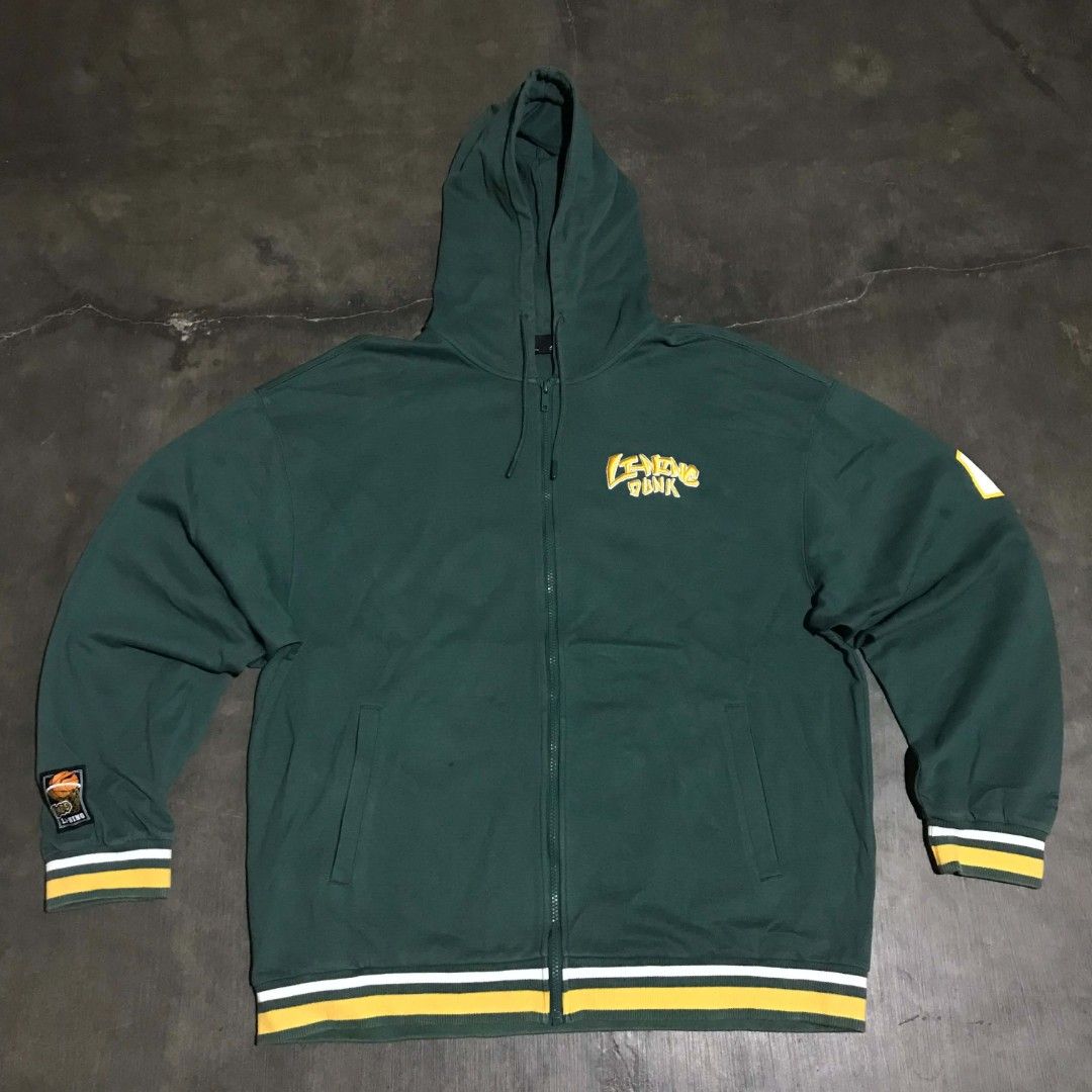 Li-Ning Hoops Graphic Hooded Jacket (Category: Coats, Jackets and Outerwear) located in San Jose. Submitted by coin_flip25 (Listing ID 1468527159, Image 3). Description: Size: 2XL Dimes: 25.5×29.
