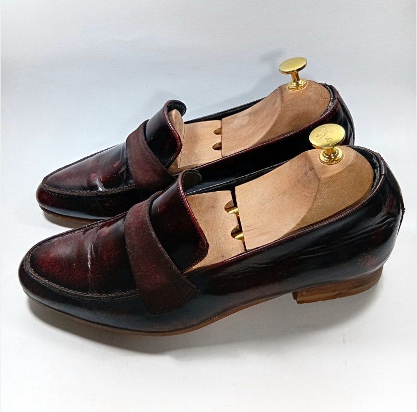 Loafer Red Vero Cuoio (Category: Casual Shoes) located in Cagayan de Oro. Submitted by zarelthrift (Listing ID 1468612922, Image 3). Description: FREE SHIPPING Items are limited only. Loafer Red Vero Cuoio US 7/ 25.5cm Lightly Used Condition .