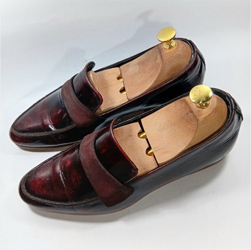 Loafer Red Vero Cuoio (Category: Casual Shoes) located in Cagayan de Oro. Submitted by zarelthrift (Listing ID 1468612922, Image 1). Description: FREE SHIPPING Items are limited only. Loafer Red Vero Cuoio US 7/ 25.5cm Lightly Used Condition .