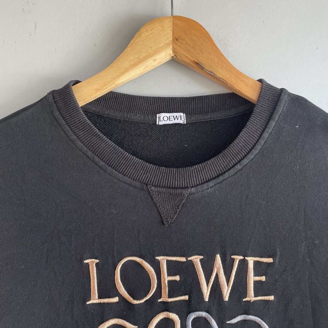 Loewe Anagram Sweatshirt (Category: Luxury Apparel) located in Baguio. Submitted by 2ndstory.vntg (Listing ID 1468561021, Image 3). Description: LOEWE ANAGRAM SWEATSHIRT🔥 Medium (21x27) Excellent Condition 🔖₽450.00 📍Baguio City.