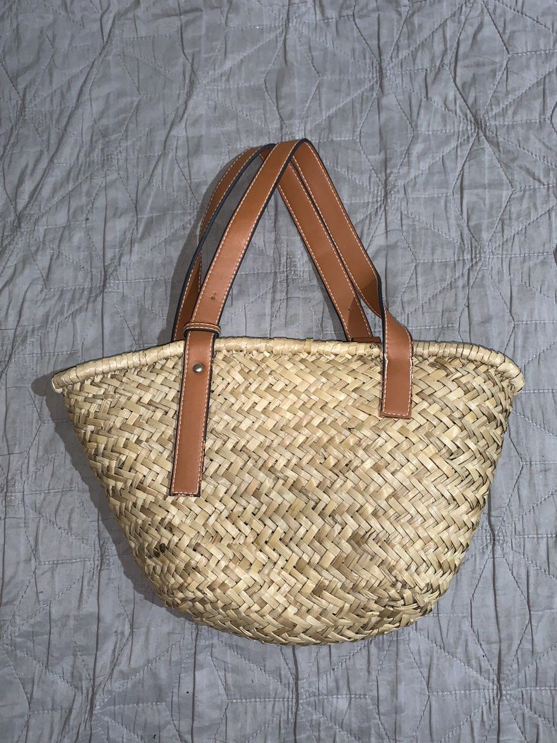 LOEWE basket bag small (Category: Luxury Bags & Wallets) located in Zamboanga. Submitted by totsthrifted (Listing ID 1468624293, Image 2). Description: EXCELLENT CONDITION NO ISSUE 10/10 550 Pm.