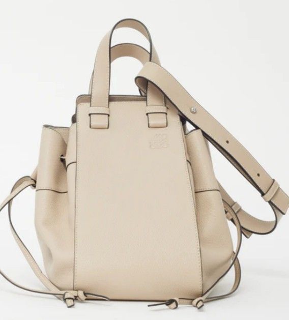 Loewe hammock bag small sizs (Category: Shoulder Bags) located in Manila. Submitted by astudio29 (Listing ID 1468712188, Image 1). Description: ❤️PLEASE READ FIRST❤️ 🤎 beige color 🤎grained soft leather 🤎size: medium 29cm length / height 24cm 🤎inclusions : dustbag and env lope pouch only 🤎 ukay sourcekaya mura. 💜💙NEGOTIABLE PRICE UNLESS STATED AS LAST PRICE SALE ❤️💜💙 🛑NO RETURNS OR EXCHANGES‼️ 🛑MODE.OF.PAYMENT GCAS(NO TO GCASH PROTECT) 