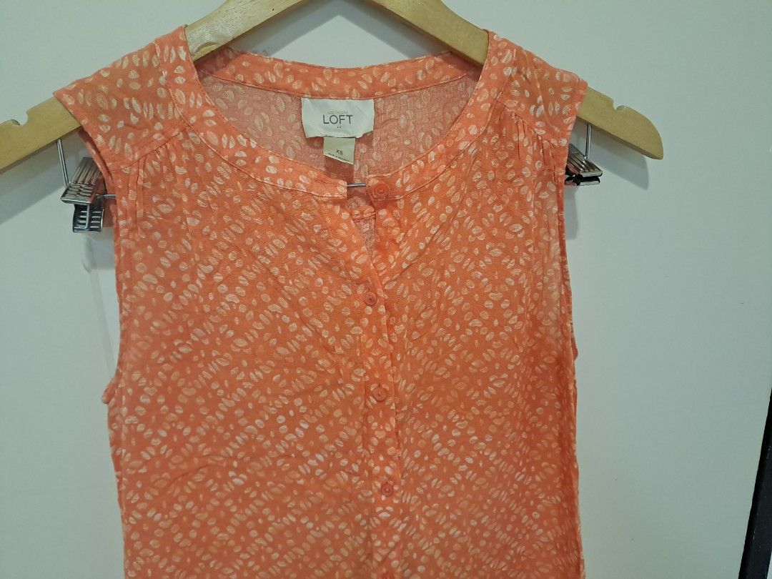 Loft by Ann Taylor (Category: Sleeveless) located in Manila. Submitted by joanbalde39643 (Listing ID 1468612282, Image 2). Description: This is a sleeveless, button-down blouse from the brand LOFT. It features a vibrant peach or coral orange color patterned with all-over white micro-prints.