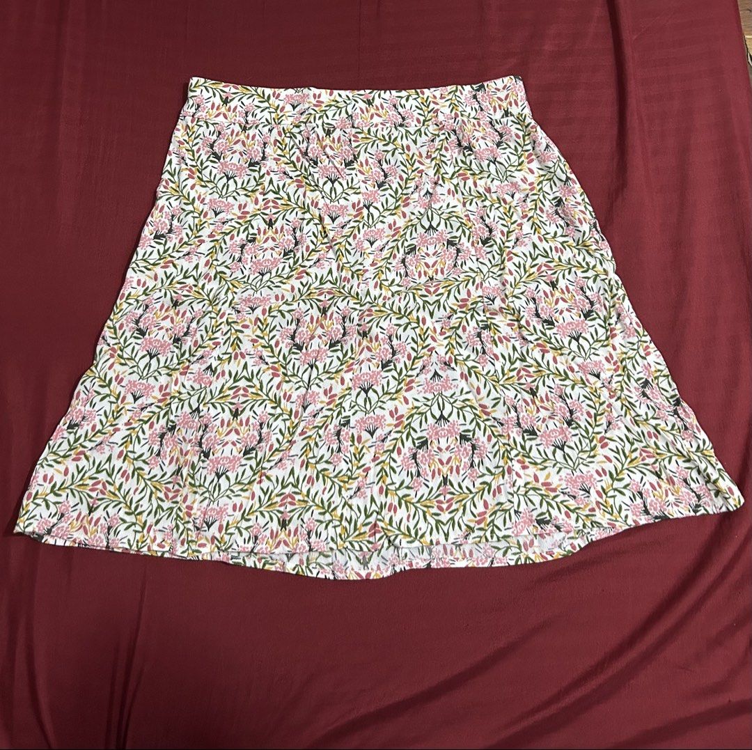 LOFT By Ann Taylor Floral Skirt (Category: Skirts) located in Quezon City. Submitted by yourchingu16 (Listing ID 1468696313, Image 1). Description: - Price: 180 if bought with other products - Bought from US - Size 0 - Print: White base with pink and green floral pattern - with Zipper and clasp .