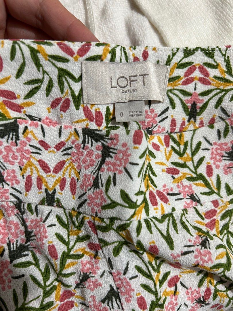 LOFT By Ann Taylor Floral Skirt (Category: Skirts) located in Quezon City. Submitted by yourchingu16 (Listing ID 1468696313, Image 3). Description: - Price: 180 if bought with other products - Bought from US - Size 0 - Print: White base with pink and green floral pattern - with Zipper and clasp .