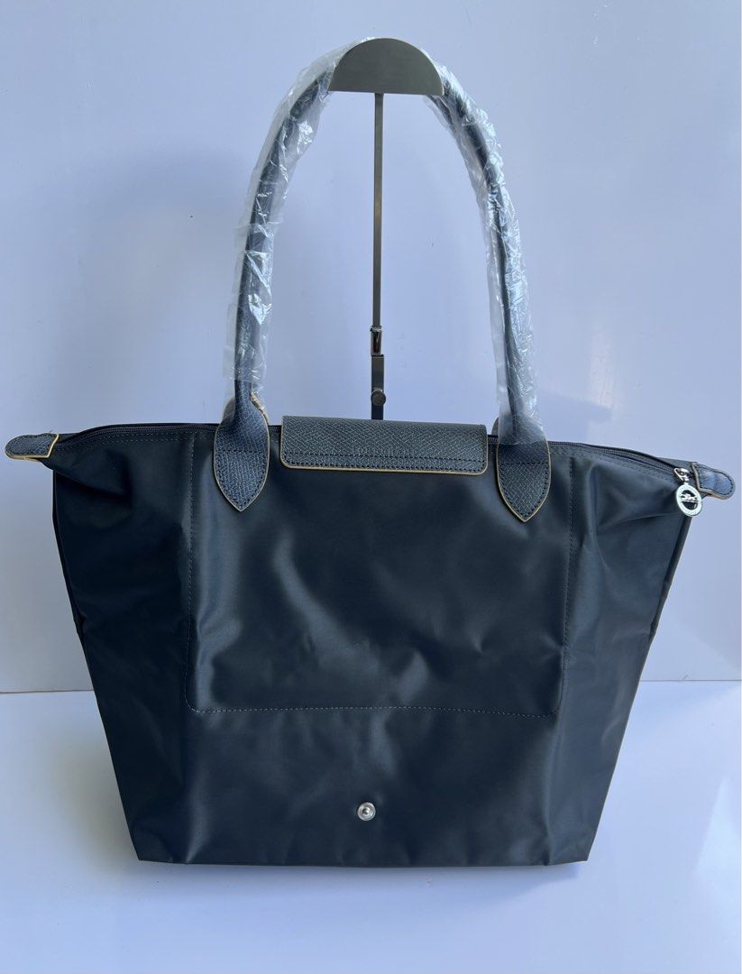 LONG CHAMP - LE PLIAGE LARGE TOTE BAG (Category: Luxury Bags & Wallets) located in Cavite. Submitted by _Gizmo (Listing ID 1468580727, Image 2). Description: Long Champ - Le Pliage Large Tote Bag Large Size Measurement Width: 18’ Inch Height: 12’ Inch Depth: 7.5’ Inch Brand new| Deadstock condi Made In France.