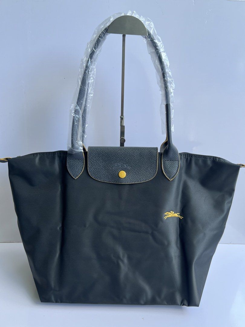 LONG CHAMP - LE PLIAGE LARGE TOTE BAG (Category: Luxury Bags & Wallets) located in Cavite. Submitted by _Gizmo (Listing ID 1468580727, Image 1). Description: Long Champ - Le Pliage Large Tote Bag Large Size Measurement Width: 18’ Inch Height: 12’ Inch Depth: 7.5’ Inch Brand new| Deadstock condi Made In France.