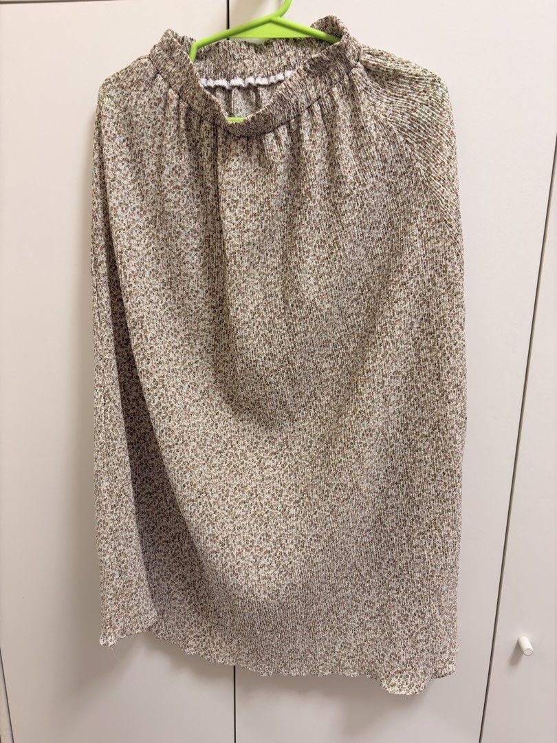 Long floral skirt (Category: Skirts) located in Quezon City. Submitted by j.styles (Listing ID 1468672968, Image 1). Description: Length 32 inches.