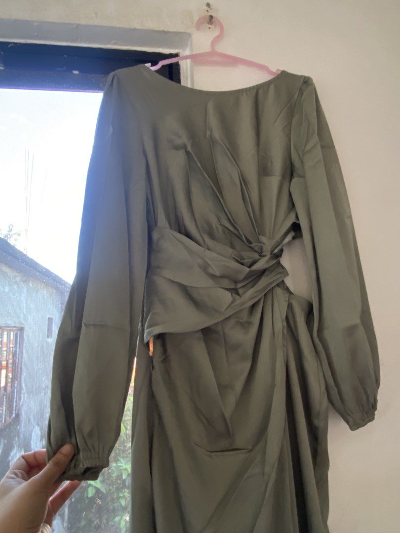 Long shein dress (Category: Dresses) located in Pasig City. Submitted by avery4444 (Listing ID 1468710269, Image 3). Description: .