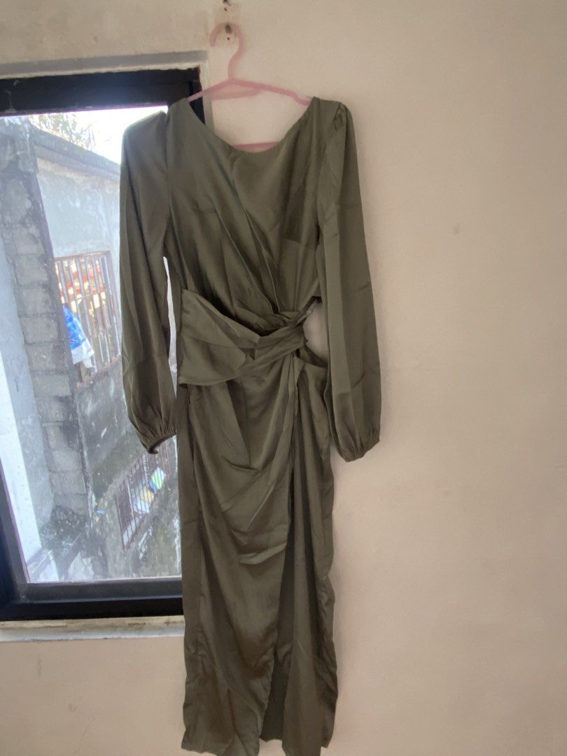 Long shein dress (Category: Dresses) located in Pasig City. Submitted by avery4444 (Listing ID 1468710269, Image 1). Description: .
