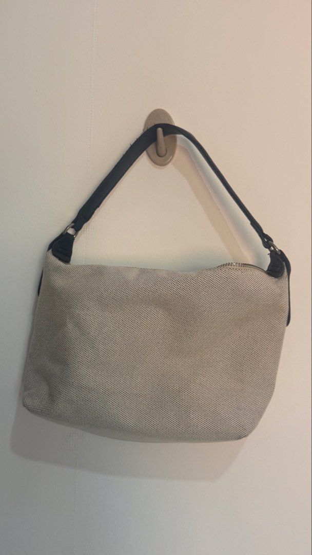 Longchamp Essential Small HandBag in Ecru Canvas (Category: Shoulder Bags) located in Cordova. Submitted by thedecluterrer (Listing ID 1468509835, Image 2). Description: .