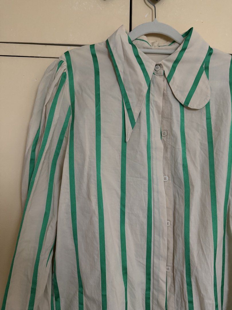 Longsleeves button down with green ribbon details (Category: Longsleeves) located in Quezon City. Submitted by sufjanxcx (Listing ID 1468686979, Image 2). Description: Hard to let go Super unique shape and details Has little puff sleeves too Size best for M .