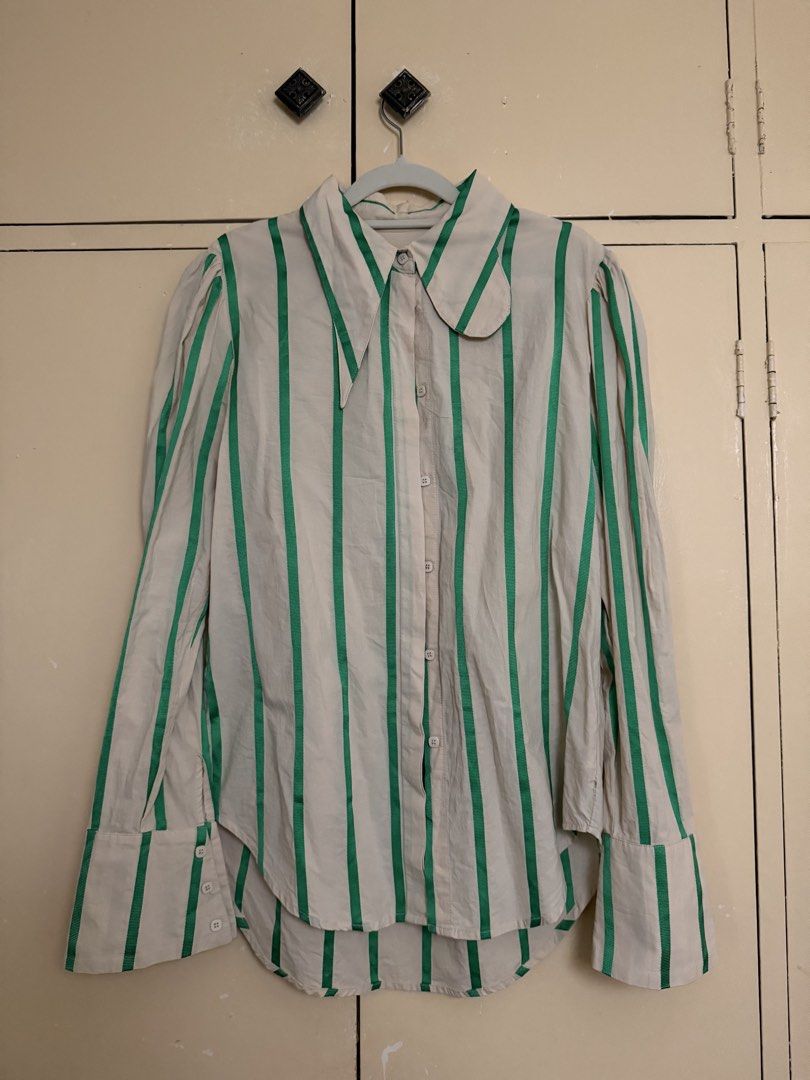 Longsleeves button down with green ribbon details (Category: Longsleeves) located in Quezon City. Submitted by sufjanxcx (Listing ID 1468686979, Image 1). Description: Hard to let go Super unique shape and details Has little puff sleeves too Size best for M .
