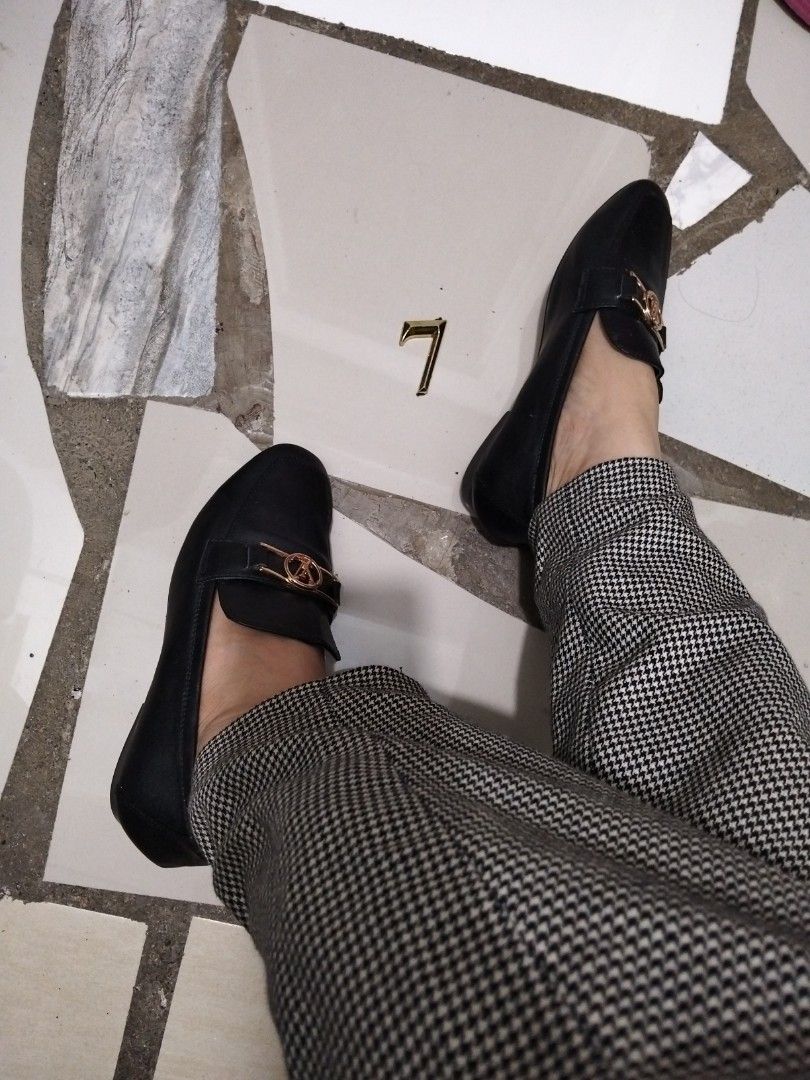 Louis Vuitton (Category: Loafers) located in El Salvador. Submitted by francheskaukayukay (Listing ID 1468553376, Image 3). Description: .