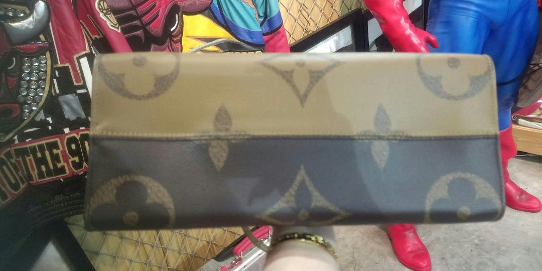 LOUIS VUITTON (Category: Luxury Bags & Wallets) located in Baguio. Submitted by gracialowxury_bags (Listing ID 1468607131, Image 3). Description: GUARANTEED AUTHENTIC..MEDIUM SIZE...WITH DUSTBAG, CARE CARD,AND BOX.....