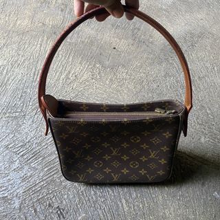 (Category: ) located in . Submitted by .dresshttps (Listing ID 1468550822, Image 1). Description: .