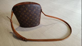 LOUIS VUITTON HANDBAG, Luxury, Bags & Wallets on Carousell