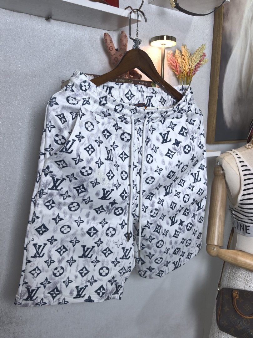 Louis Vuitton monogam short (Category: Luxury Apparel) located in Baguio. Submitted by ashzachary (Listing ID 1468620081, Image 3). Description: Louis Vuitton monogam short Condition :Excellent condition Color rate 10/10 Size :Medium semi large Inches:W40 to 32/L20.5 No issues No flaws Super ganda sa personal Pm. More details Good quality Plsss 📌No Bogus 📌No return MOP What you see is what you get PALAWAN, CEBUNA GCASH AND BDO Reminder😊 We're 