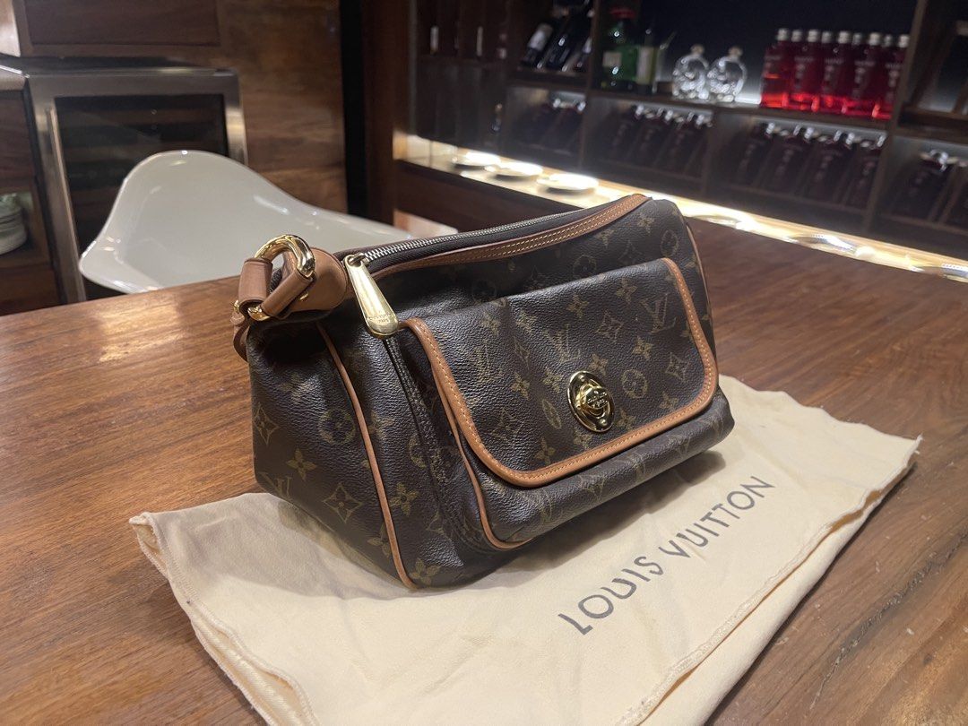 Louis Vuitton Monogram Canvas Shoulder Bag (Category: Luxury Bags & Wallets) located in Quezon City. Submitted by vaugncruz08 (Listing ID 1468500383, Image 1). Description: - Authentic Louis Vuitton Monogram canvas shoulder bag - Classic brown print with Vachetta leather trim and gold-tone hardware - Secure zip top closure with an exterior front flap pocket and turn-lock detail - Impeccably clean interior and exterior condition, minor defect on t