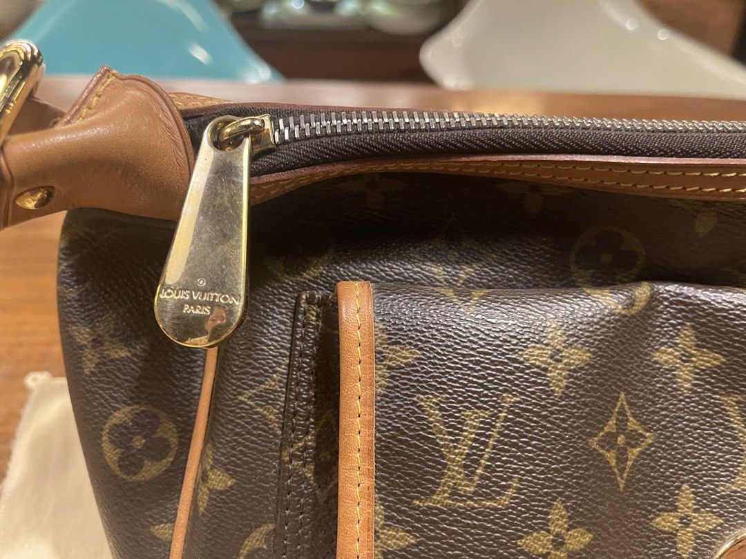 Louis Vuitton Monogram Canvas Shoulder Bag (Category: Luxury Bags & Wallets) located in Quezon City. Submitted by vaugncruz08 (Listing ID 1468500383, Image 3). Description: - Authentic Louis Vuitton Monogram canvas shoulder bag - Classic brown print with Vachetta leather trim and gold-tone hardware - Secure zip top closure with an exterior front flap pocket and turn-lock detail - Impeccably clean interior and exterior condition, minor defect on t