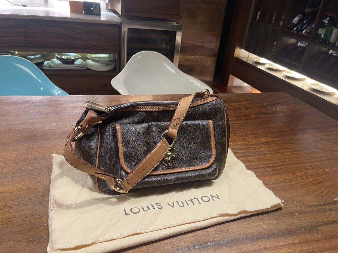 Louis Vuitton Monogram Canvas Shoulder Bag (Category: Luxury Bags & Wallets) located in Quezon City. Submitted by vaugncruz08 (Listing ID 1468500383, Image 2). Description: - Authentic Louis Vuitton Monogram canvas shoulder bag - Classic brown print with Vachetta leather trim and gold-tone hardware - Secure zip top closure with an exterior front flap pocket and turn-lock detail - Impeccably clean interior and exterior condition, minor defect on t