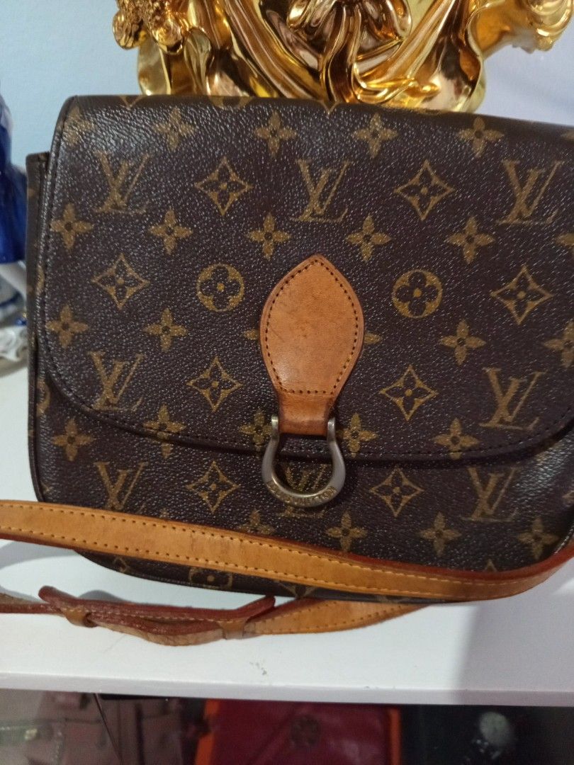 Louis Vuitton Monogram Canvas Crossbody Preloved Bag (Category: Luxury Bags & Wallets) located in Gapan. Submitted by cristina_adofina (Listing ID 1468542626, Image 1). Description: - Classic Louis Vuitton monogram coated canvas shoulder bag - Elegant vachetta leather flap closure with a secure metal ring buckle fastener for Japan - Includes an adjustable leather strap for a customized fit - Structured shape with a clean dark brown interior linin