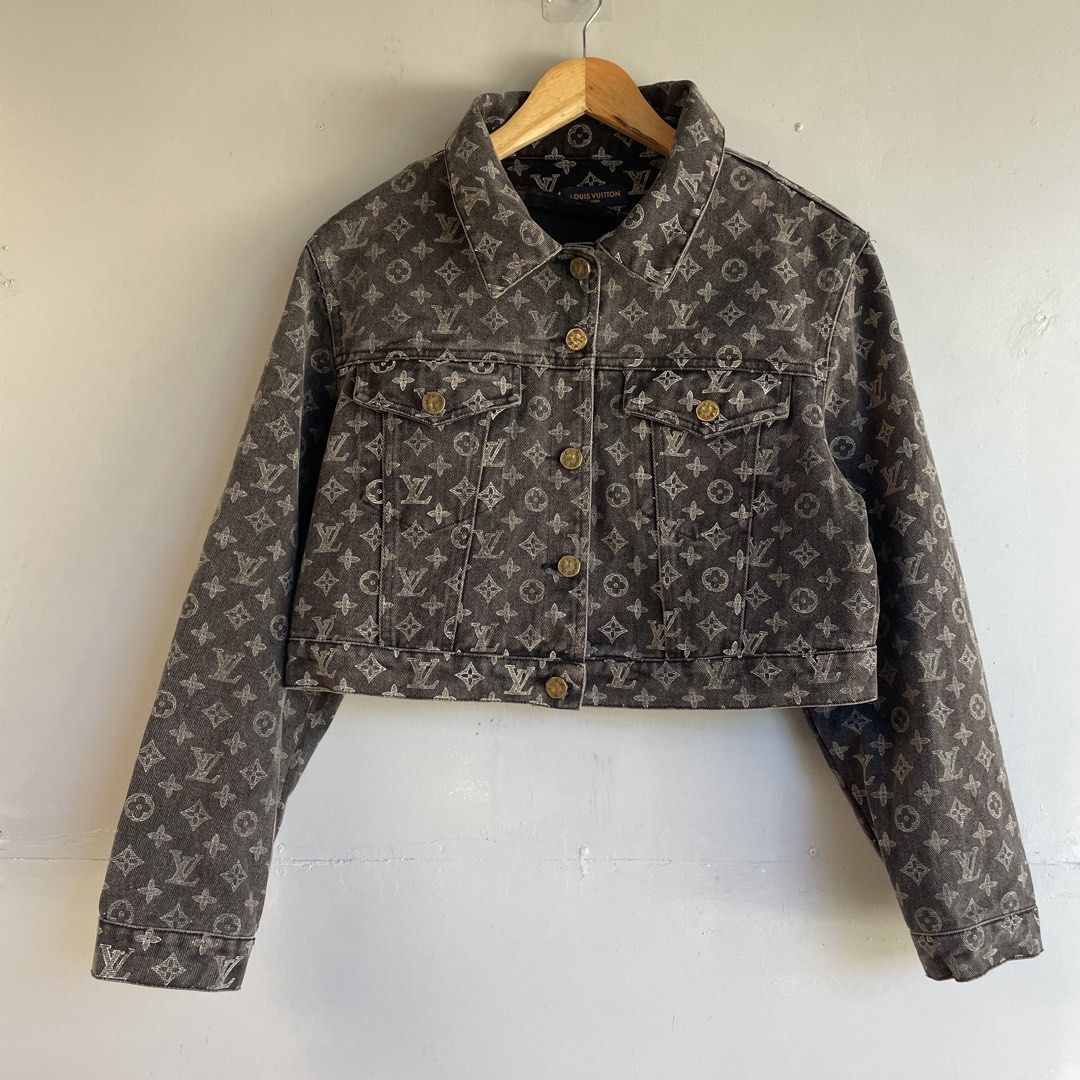 Louis Vuitton Monogram Denim Jacket (Category: Luxury Apparel) located in Baguio. Submitted by 2ndstory.vntg (Listing ID 1468560249, Image 1). Description: LV MONOGRAM DENIM JACKET🔥 Small-Medium (20 x 17.5) Excellent Condition 🔖₽650.00 📍Baguio City.
