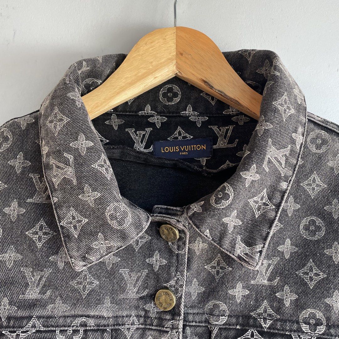 Louis Vuitton Monogram Denim Jacket (Category: Luxury Apparel) located in Baguio. Submitted by 2ndstory.vntg (Listing ID 1468560249, Image 3). Description: LV MONOGRAM DENIM JACKET🔥 Small-Medium (20 x 17.5) Excellent Condition 🔖₽650.00 📍Baguio City.