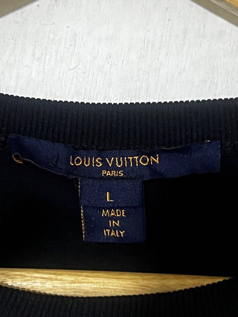 Louis Vuitton Monogram White Black T-shirt (Category: Tshirts & Polo Shirts ) located in Davao. Submitted by thriftitemsss (Listing ID 1468618231, Image 2). Description: Negotiable.