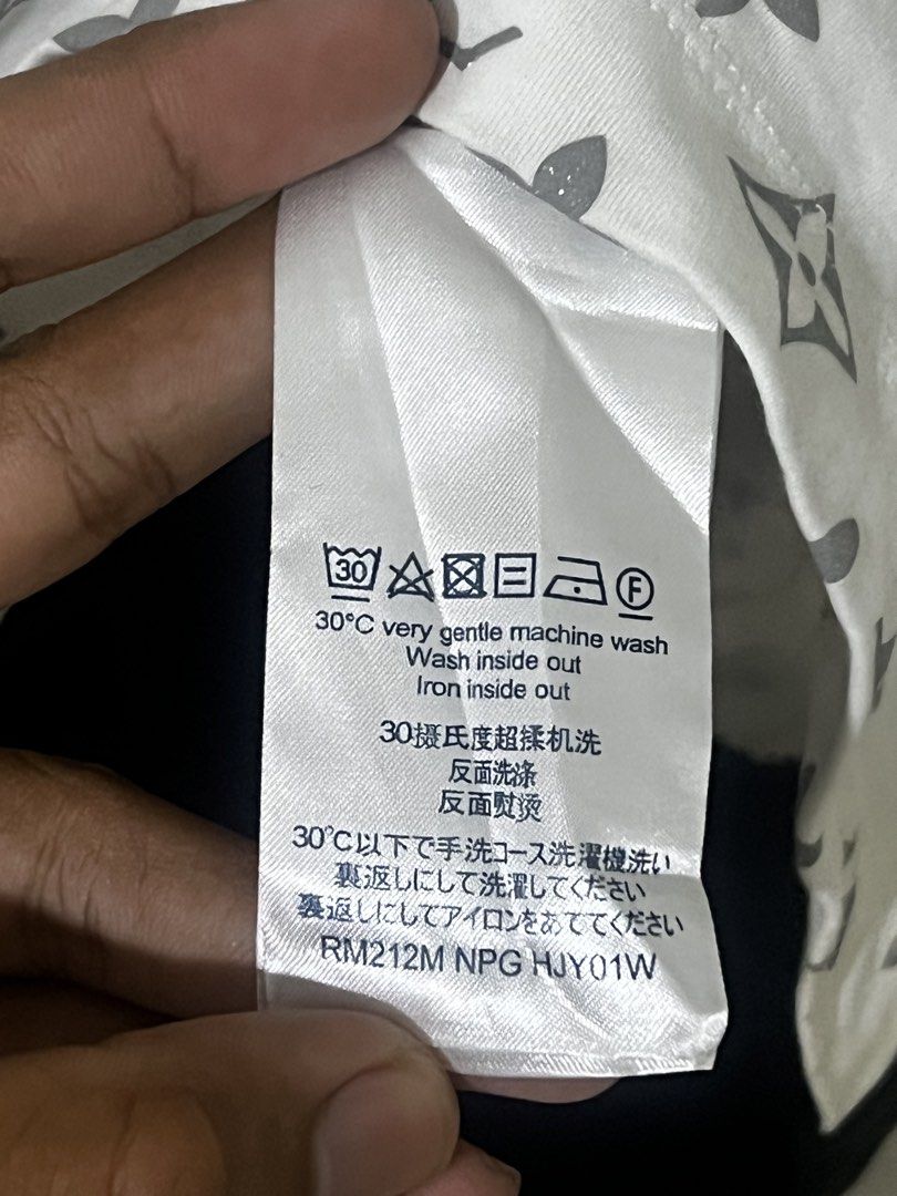 Louis Vuitton Monogram White Black T-shirt (Category: Tshirts & Polo Shirts ) located in Davao. Submitted by thriftitemsss (Listing ID 1468618231, Image 3). Description: Negotiable.