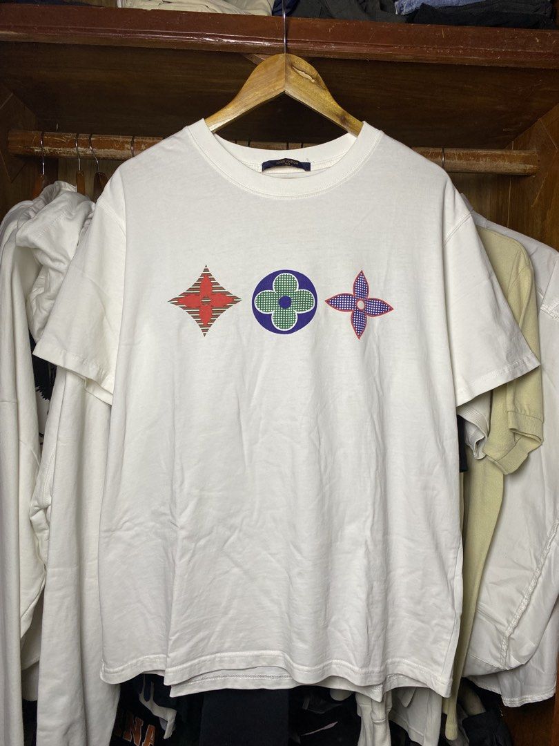 Louis Vuitton Multicolor Monogram (Category: Formal Shirts) located in Prosperidad. Submitted by eco.fndsph (Listing ID 1468572121, Image 1). Description: No issue.