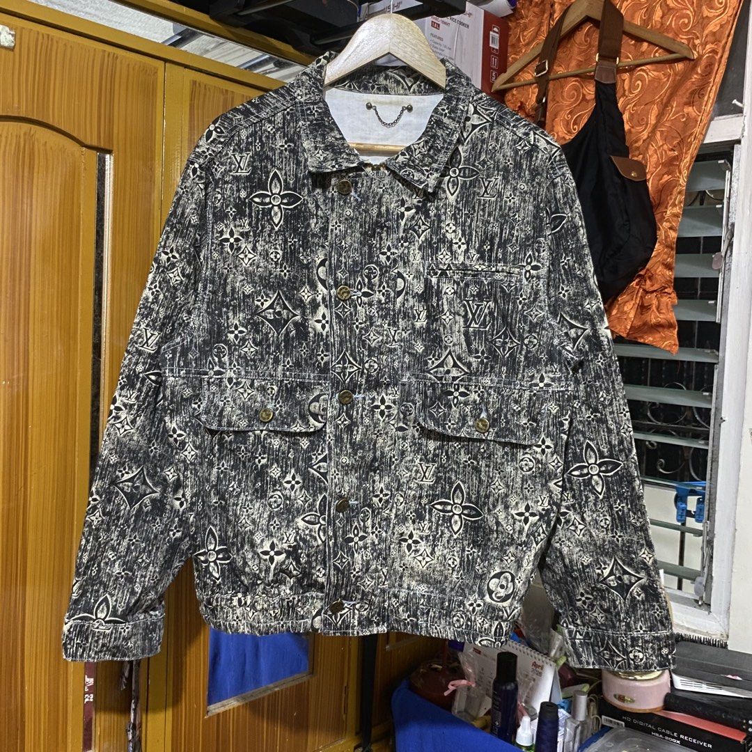 Louis Vuitton SS23 Monogram Tailored Denim Jacket (Category: Coats, Jackets and Outerwear) located in Manila. Submitted by 4114thrifts.ph (Listing ID 1468702356, Image 1). Description: Item Name: Louis Vuitton SS23 Monogram Tailored Denim Jacket (Details) • Size: Size 50 on tag • Dimes: 22x26 • Color Rate: 9.5/10 • Issue/s: Need Wash only Mine: 1,650 Free Shipping 📥 Dasmariñas City, Cavite, 4114📍.
