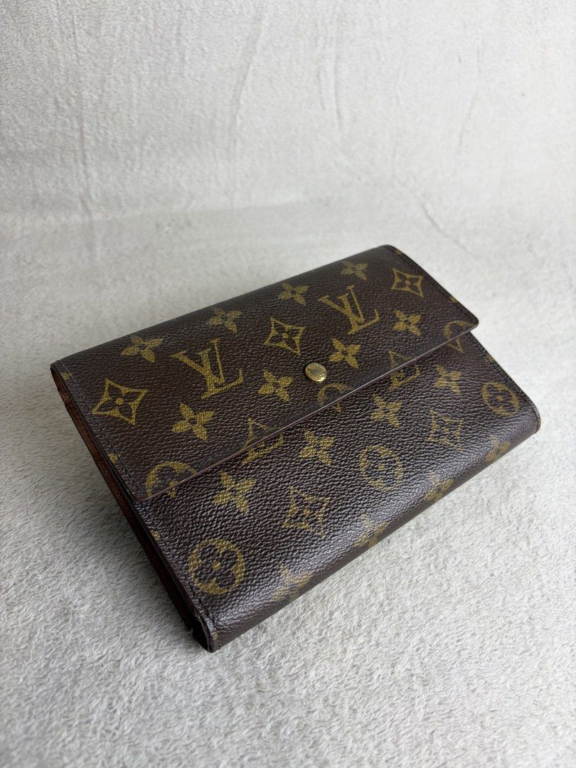 Louis Vuitton Wallet (Category: Luxury Bags & Wallets) located in Pasig City. Submitted by fjrd_relovedluxury28 (Listing ID 1468632220, Image 2). Description: Porte Tresor wallet Issue flaking on inner pocket normal for vintage LV.