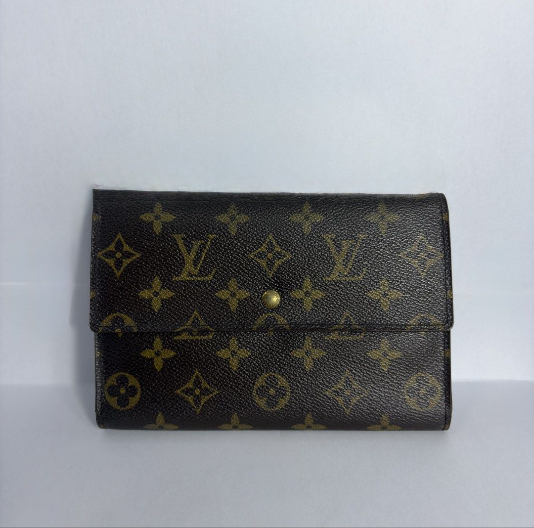 Louis Vuitton Wallet (Category: Luxury Bags & Wallets) located in Pasig City. Submitted by fjrd_relovedluxury28 (Listing ID 1468632220, Image 1). Description: Porte Tresor wallet Issue flaking on inner pocket normal for vintage LV.