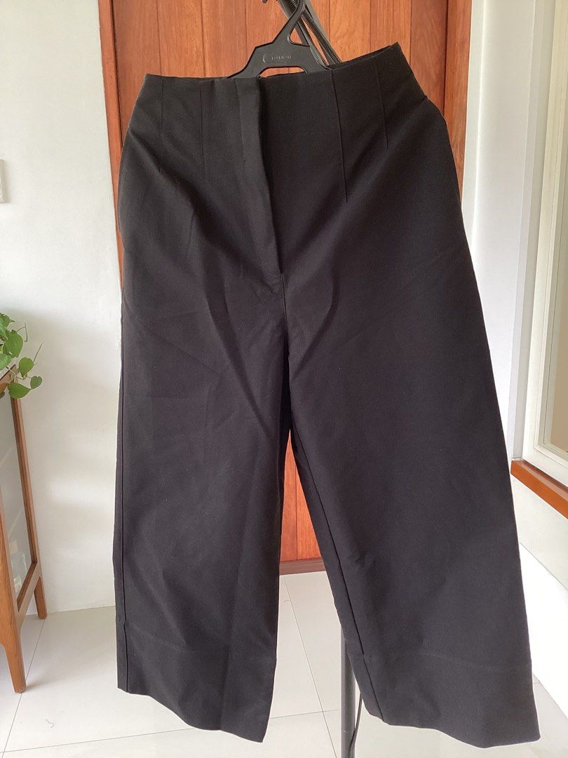 Love, Bonito Black Pants Size M (Category: Jeans) located in Bacoor. Submitted by cts217 (Listing ID 1468507772, Image 1). Description: - Brand: Love, Bonito - Condition: Brand new with tags attached, never worn - Size: Medium (UK 10 / US 6) - Color: True dark black - Style: Straight leg silhouette with structured front and back waist seaming - Perfect for workwear or minimalist casual styling.
