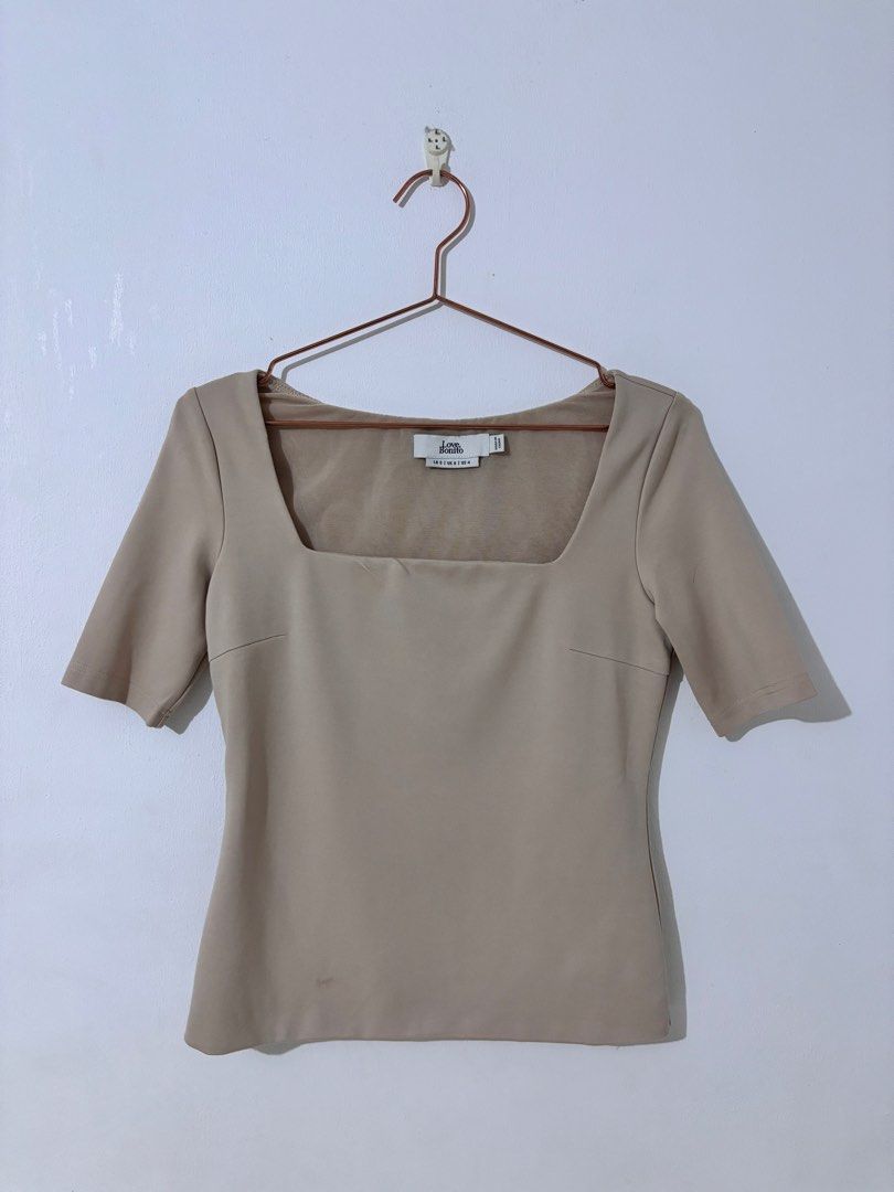 Love Bonito Tegan Fitted Square Neck Top (Category: Blouses) located in Manila. Submitted by hellothere2012 (Listing ID 1468711702, Image 2). Description: Need wash only An essential so versatile and sleek. High stretch for a slightly relaxed fit. Flattering square neckline. Half-sleeve. Model A is 174cm tall, a UK6/8, wears Size S..
