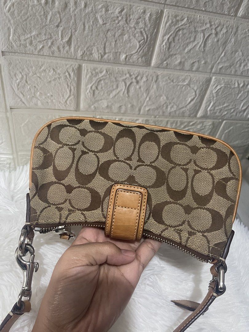 ❗️LP❗️Coach rare collection bag (Category: Shoulder Bags) located in Naga. Submitted by luxx_clover (Listing ID 1468567782, Image 2). Description: add sf signs of use: parang LV, normal oxidation no cracking clean.